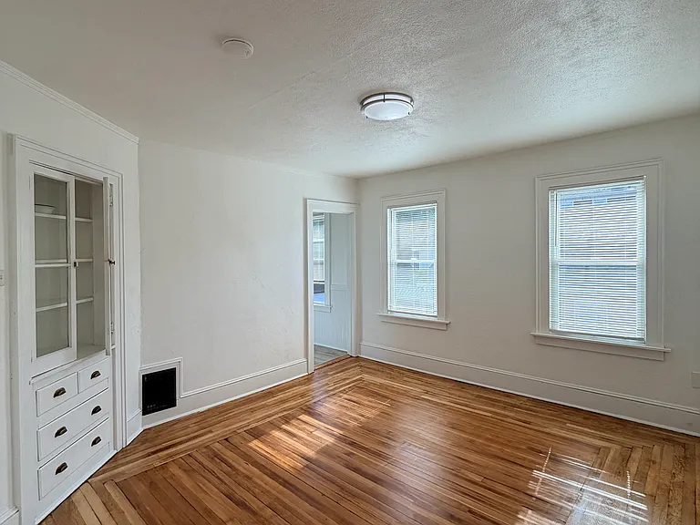 49 Henry St #3 — Photo 15