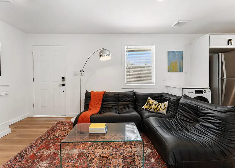 807 Cullen Blvd #4 — Photo 5