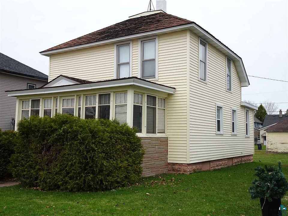 1st image of 614 12th Ave W