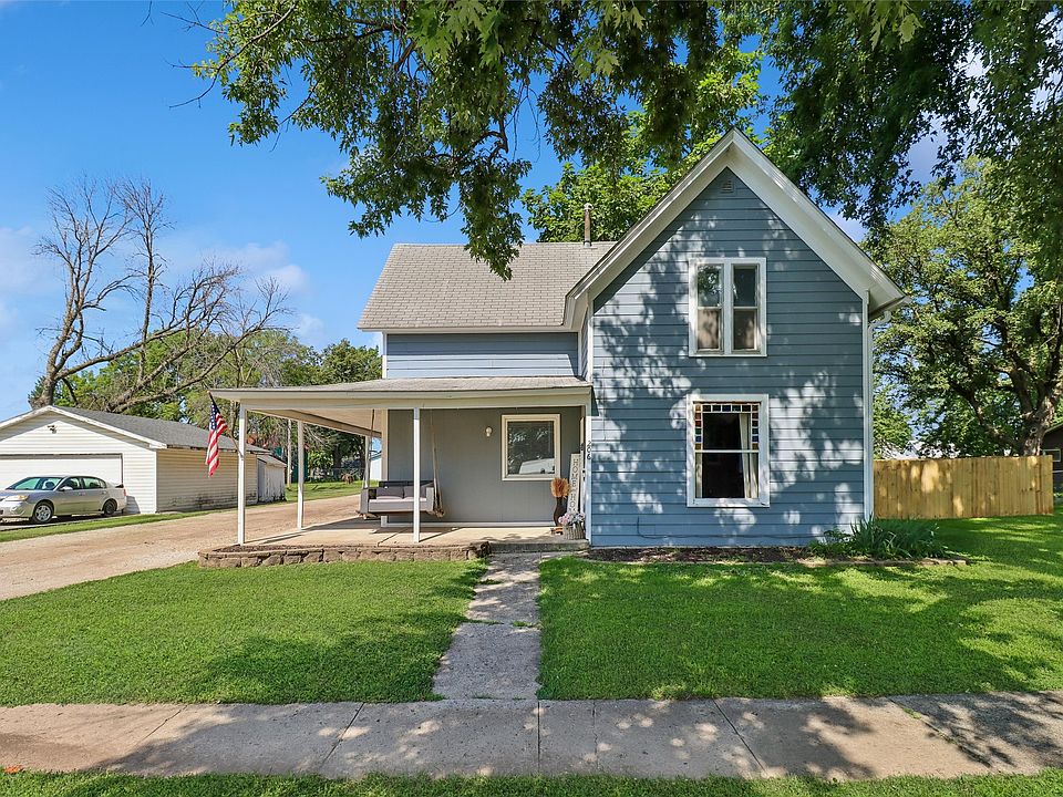 1st image of 206 S 1st St