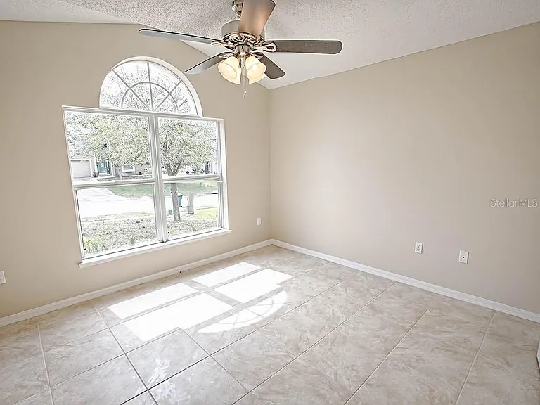 2139 Sandridge Cir — Photo 14