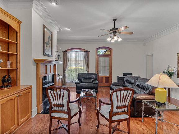 5th image of 10416 Springpark Ave