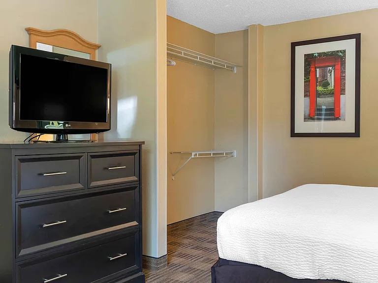 Studio Suite - 1 Queen Bed