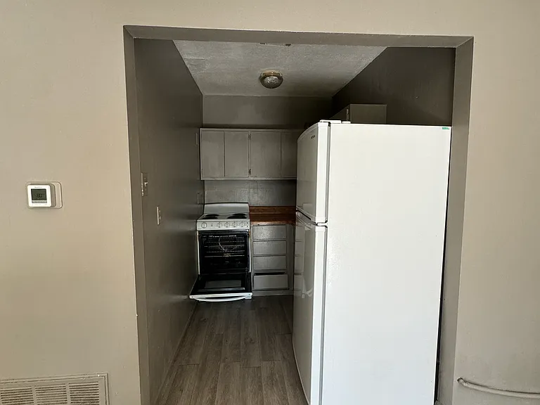4725 Hoffman Rd #2 — Photo 4