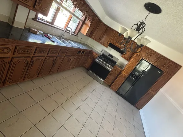 91 E Main St #1, Fall River, MA 02724