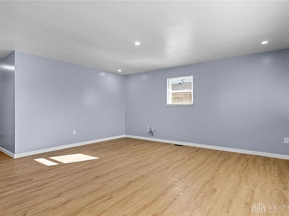 5th image of 2692 Mohican Ave