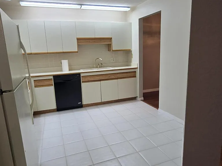 816 Greenwood Manor Cir #10 — Photo 17