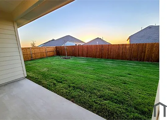 4 bed, 2348 sqft, $2,500 — Photo 4