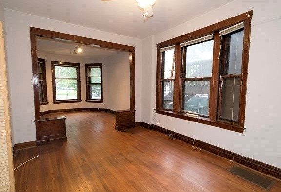5th image of 1927 W Schiller St APT 1F