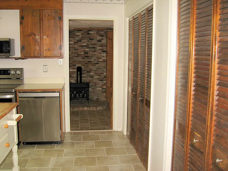 32 Riverside Dr — Photo 5