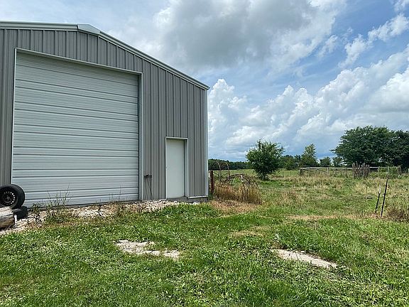 2nd image of 3541 Crabtree Ln