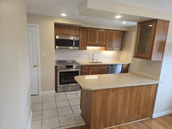40 Lake St APT I, Winchester, MA 01890
