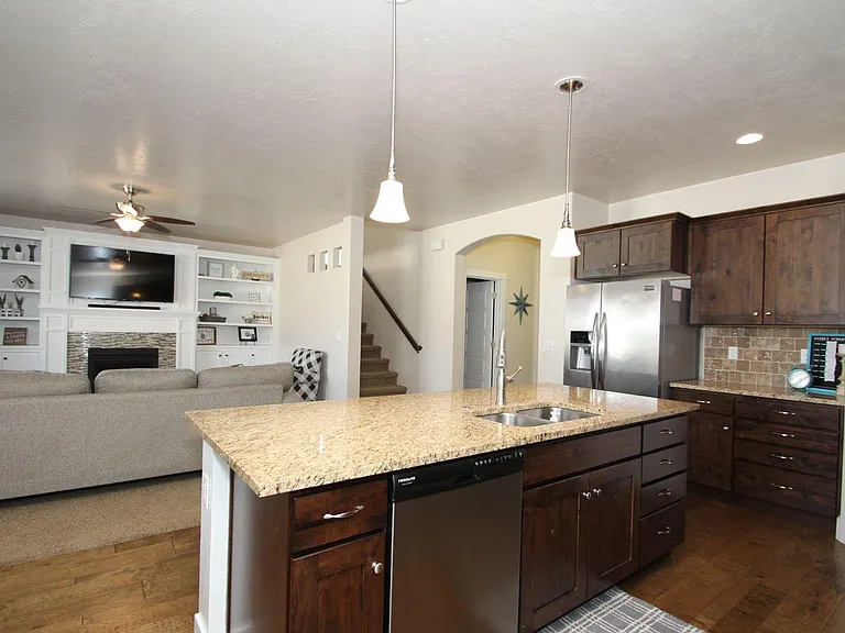 2531 S Riptide Ave — Photo 3