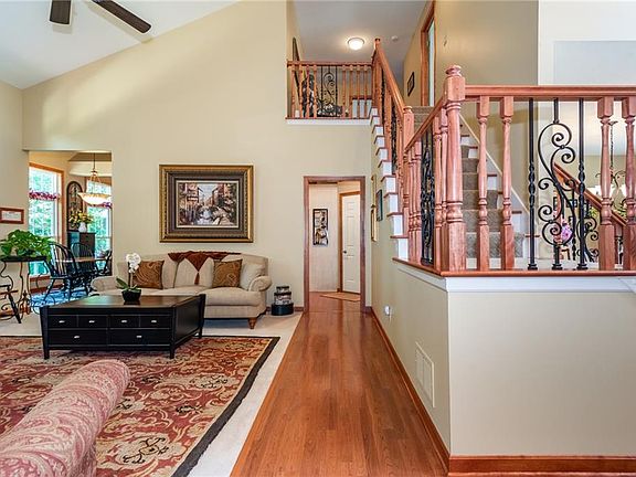 5th image of 1337 Logan Ln