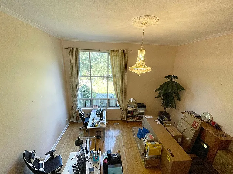 48 Chipwood Cres — Photo 2