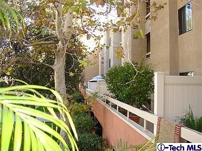 4th image of 460 Oak St APT 113