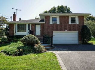 224 Martin Dr, Syosset, NY 11791