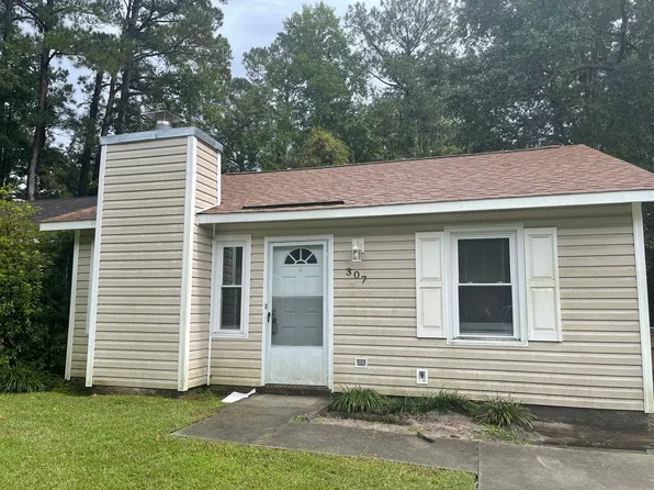 307 Cedar Creek Dr, Jacksonville, NC 28540