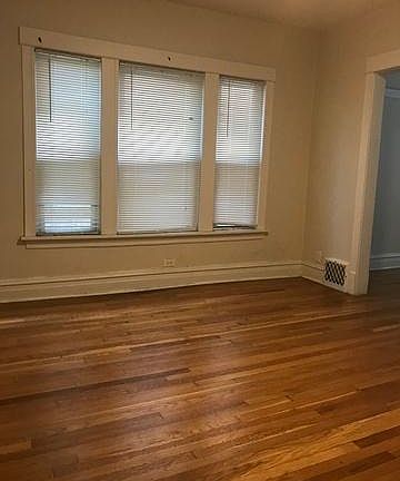 3rd image of 1520 W Ardmore Ave