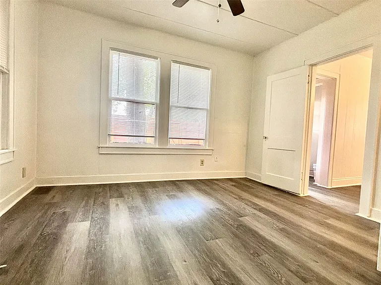 1203 Leona St — Photo 16