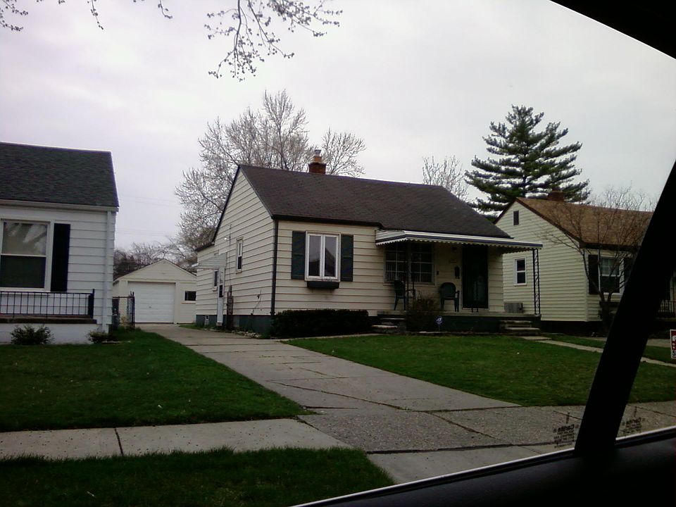 1st image of 19206 Woodland St