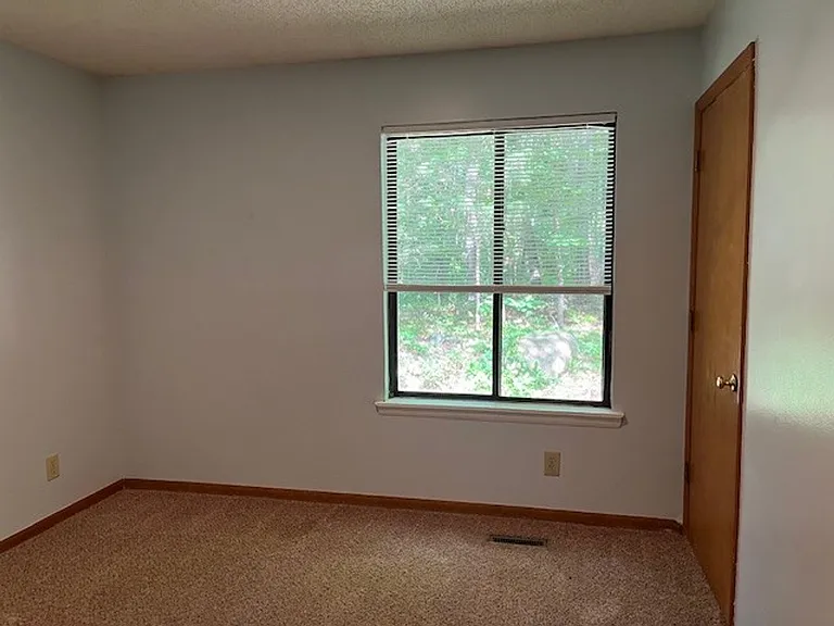 104 Lystra Hills Ln — Photo 11
