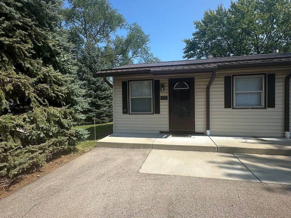 1st image of 832 Parkview Dr