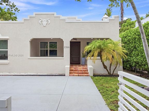 5th image of 2366 SW 10th St