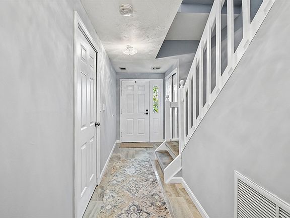 4th image of 23 Thayer Pond Dr #6