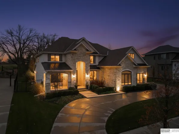 21815 Marinda St, Elkhorn, NE 68022