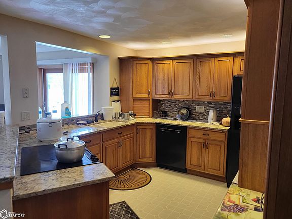 4th image of 303 Bryngelson Dr