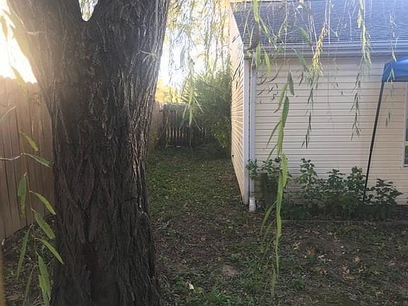 3rd image of 374 E Mimosa Ln