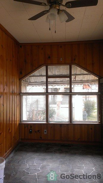 2nd image of 527 Jefferson Ave