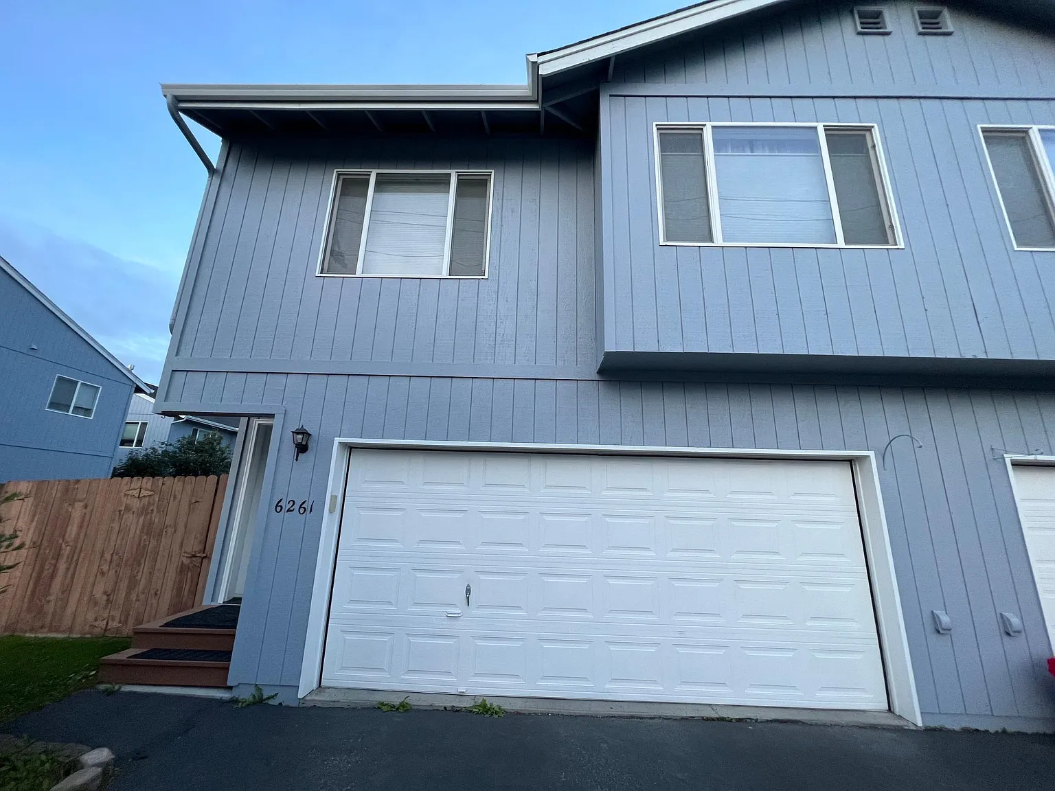 6261 Laurel St — Photo 2