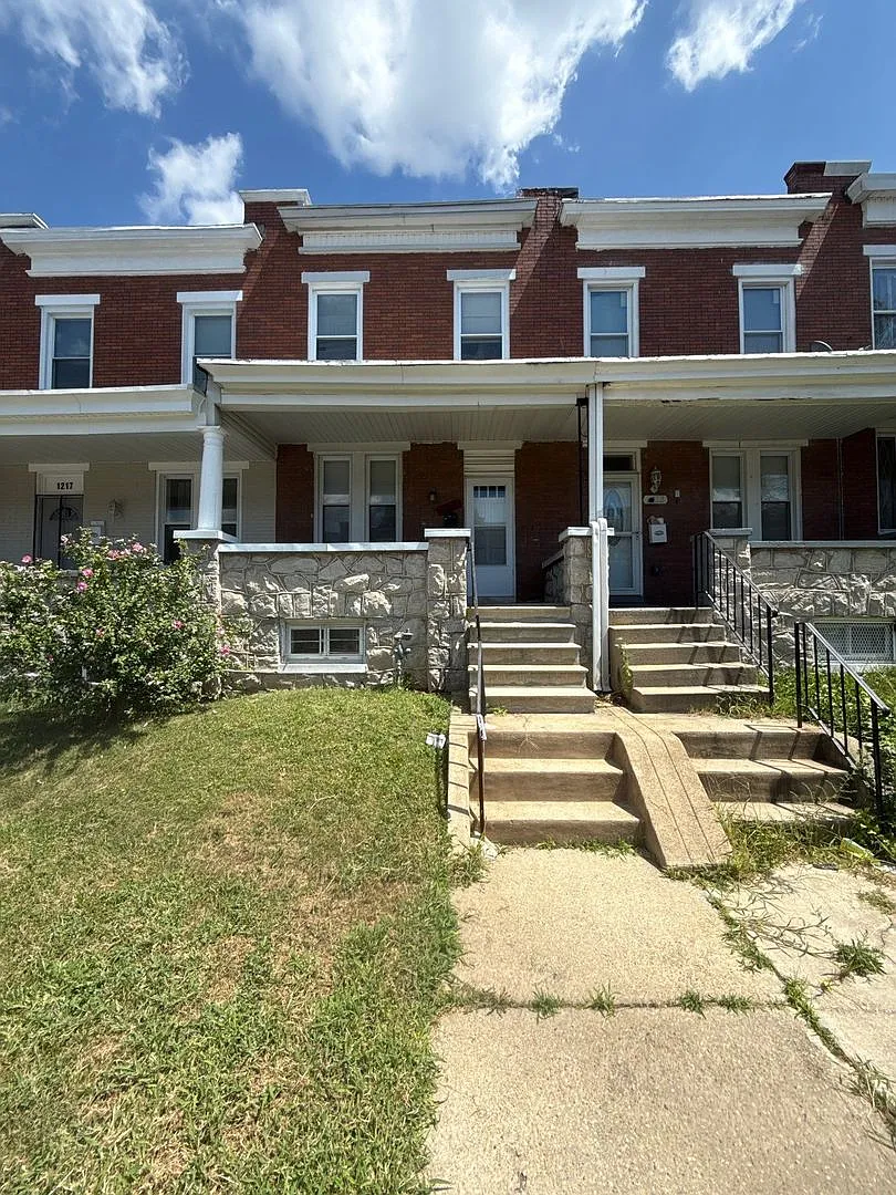 1215 N Ellwood Ave photo 1