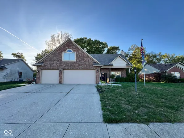 388 N Greenbriar Dr, Greenwood, IN 46142