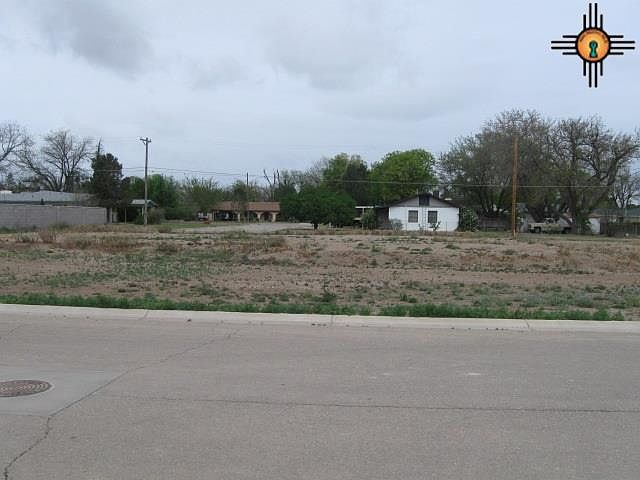 2nd image of 802 W Monterrey Way