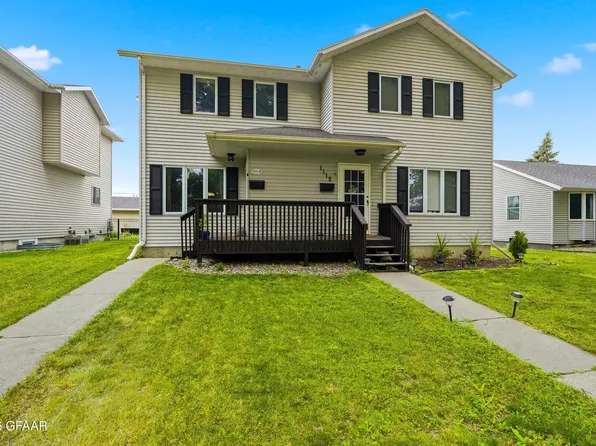 1112B S 12th St, Grand Forks, ND 58201