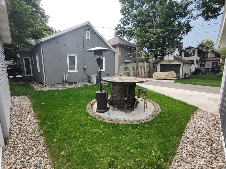 Marshall St — Photo 17