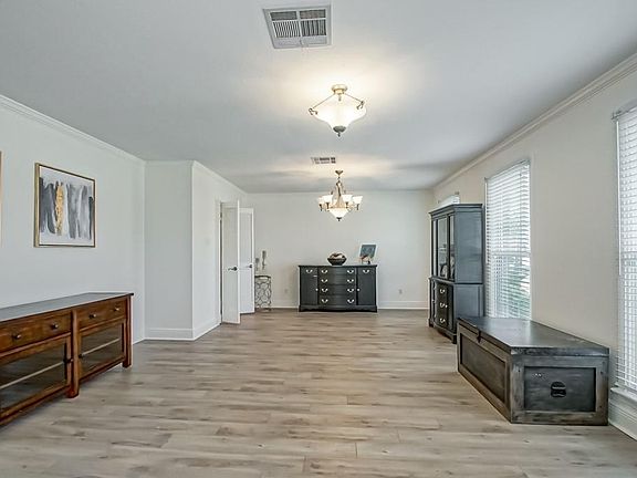 5th image of 640 Fleurie Dr