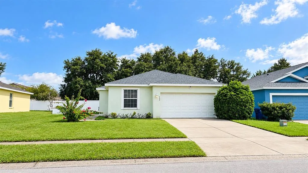 3 bed, 2.0 bath, 1435 sqft, $1,800 — Photo 1