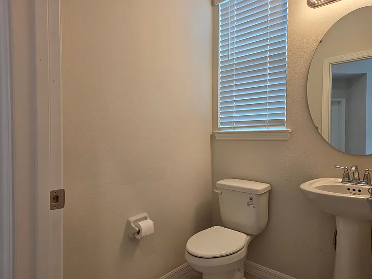 2865 High Pointe St — Photo 7
