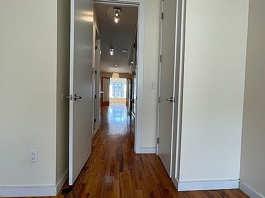5th image of 28 Wilson Ave #1R