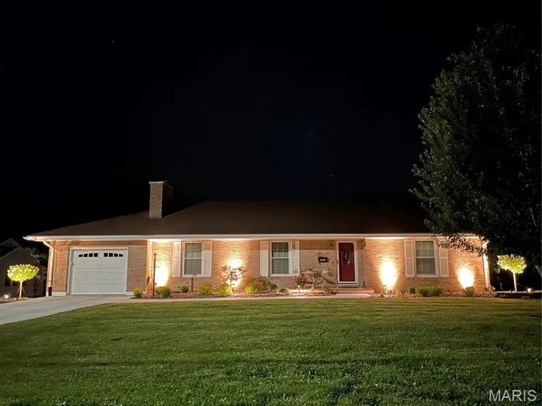 1310 Country Club Dr, Hannibal, MO 63401
