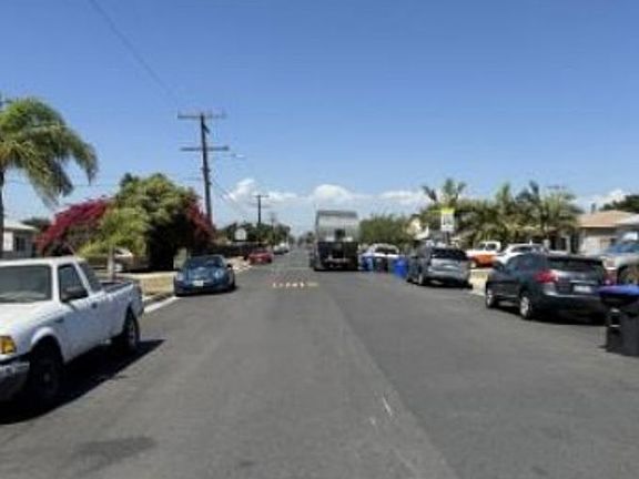 Exterior Neighborhood (street photo)