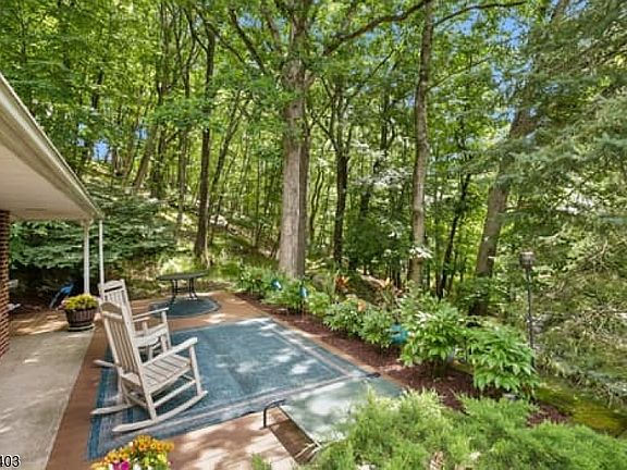 4th image of 68 Kitchell Rd