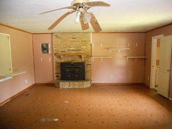 4th image of 304 N Old Highway 49