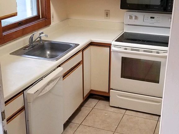 3rd image of 34 Allen Dr #4