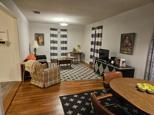 1130 N Main St, Elgin, TX 78621