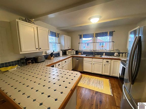 5th image of 304 E 13th St
